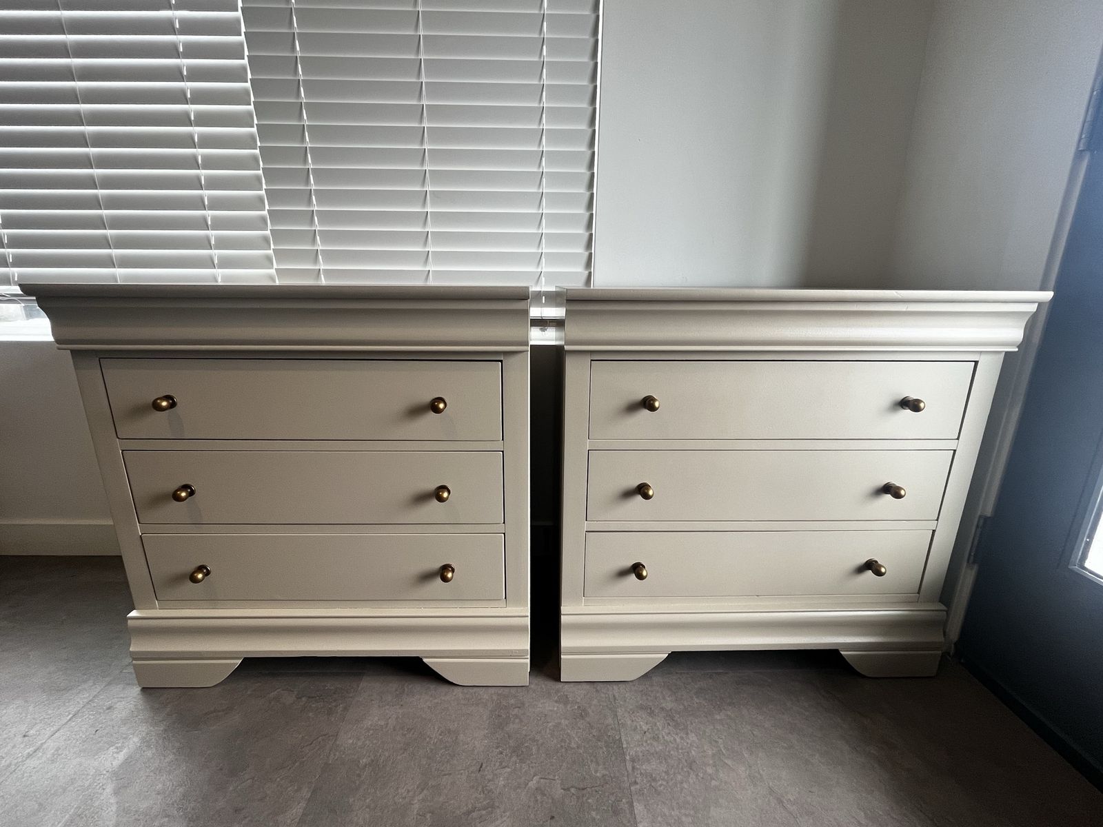 XL Broyhill Nightstand Set
