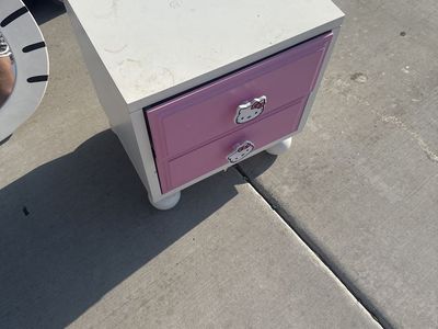 Hello kitty set dresser