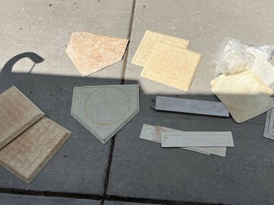 Easton Baseball/Softball Bases & Home Plates, pitching mounds 16 pieces