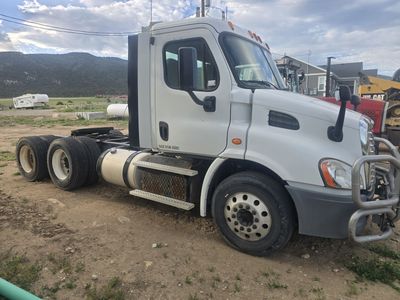 2015 freightliner cascadia daycabe