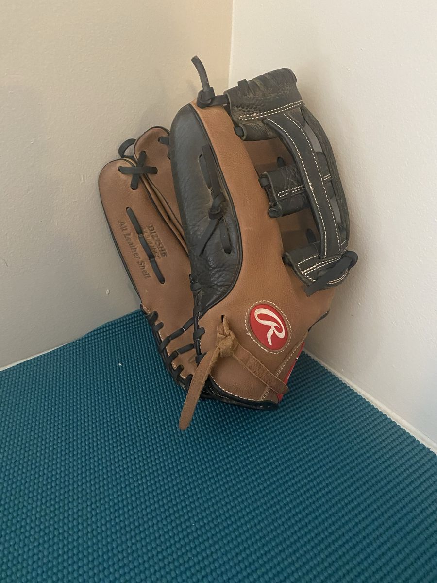 RAWLINGS  LEFTHANDED  12 3/4 SOFT BALL GLOVE