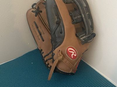 RAWLINGS LEFTHANDED 12 3/4 SOFT BALL GLOVE
