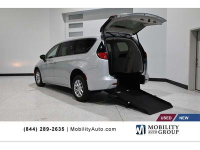 2024 Chrysler Voyager LX