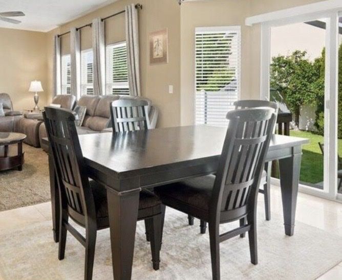 Excellent condition- Dark Wood Dining Table and 6 Chairs (extension piece to make the table larger or smaller)