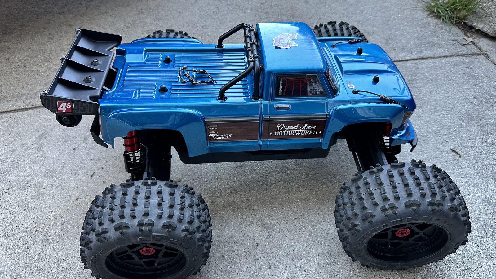 Like New Arrma Outcast V2 4S + Battery + Charger