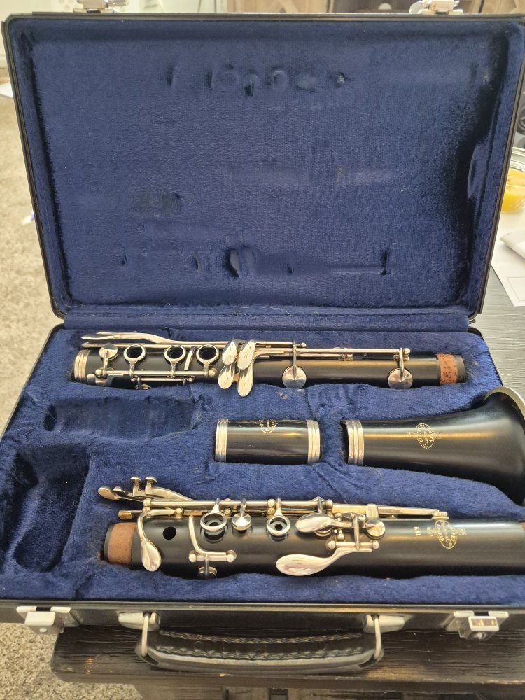 Buffet e11 wood A Clarinet with Warranty