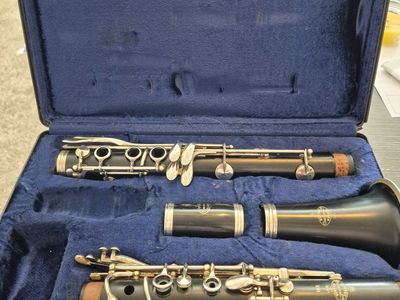 Buffet e11 wood A Clarinet with Warranty