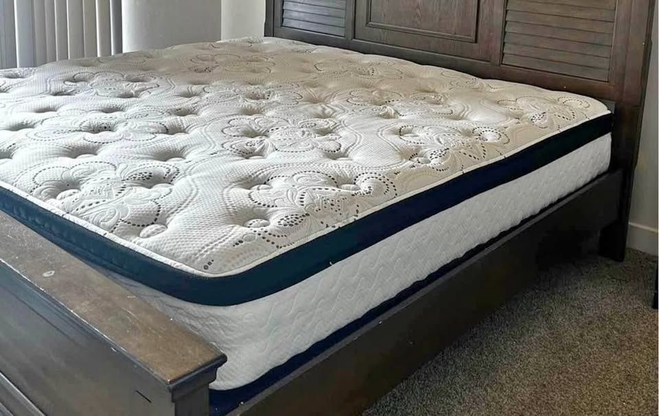 Chime 12-inch Plush Hybrid King Mattress