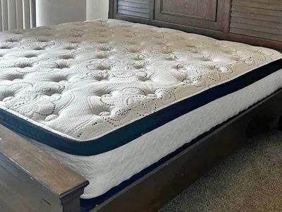 Chime 12-inch Plush Hybrid King Mattress & Box Spring
