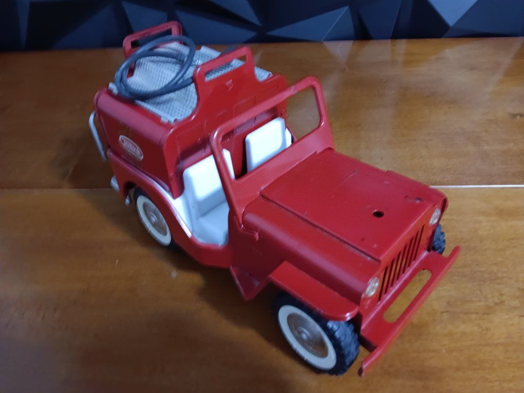 vintage Tonka No. 425 Jeep Pumper fire truck, manu