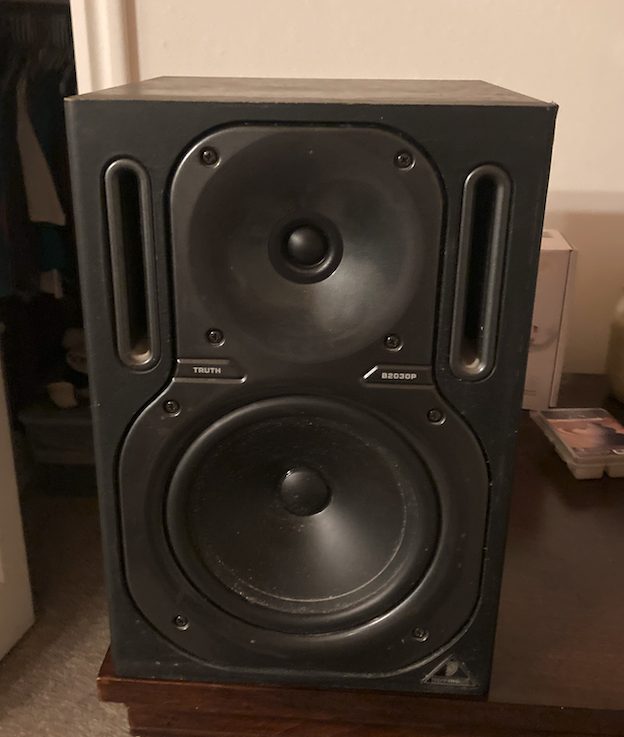 Single Behringer B2030P passive studio monitor / speaker