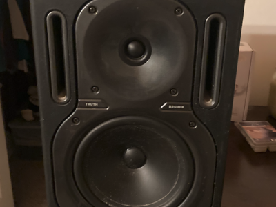 Single Behringer B2030P passive studio monitor / speaker