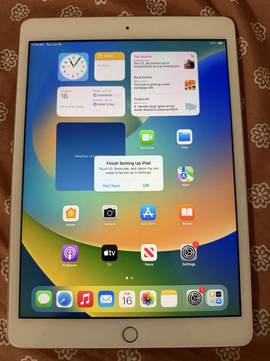 Apple iPad 8th Gen 32GB Wi-Fi Gold (A2270) - Excellent Condition