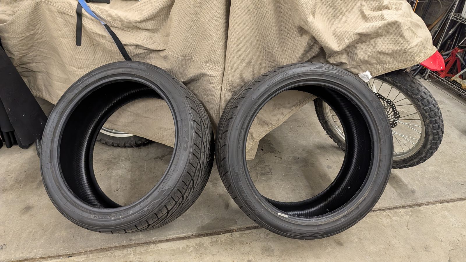 Almost NEW Toyo Proxes ST-III 295/35R22 108W R22