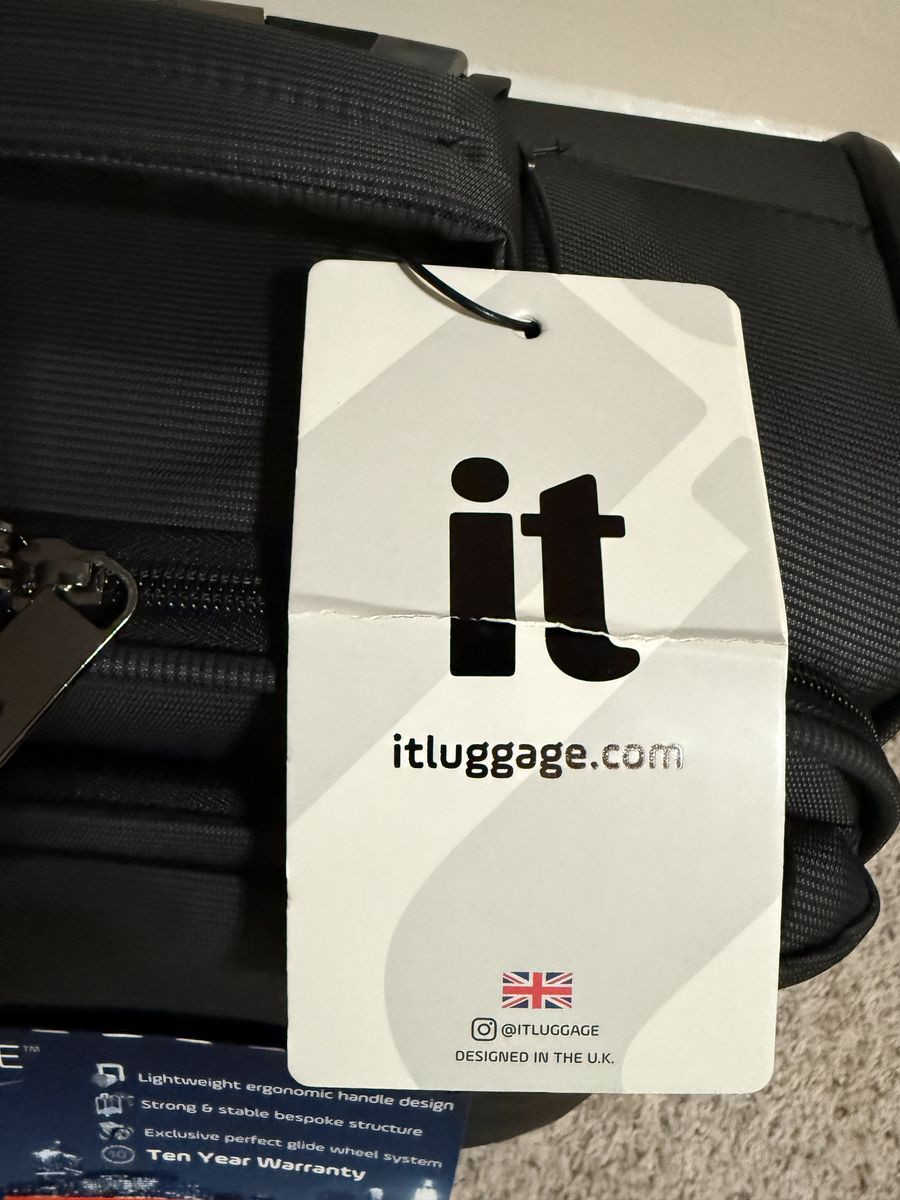 it 22" carry on luggage