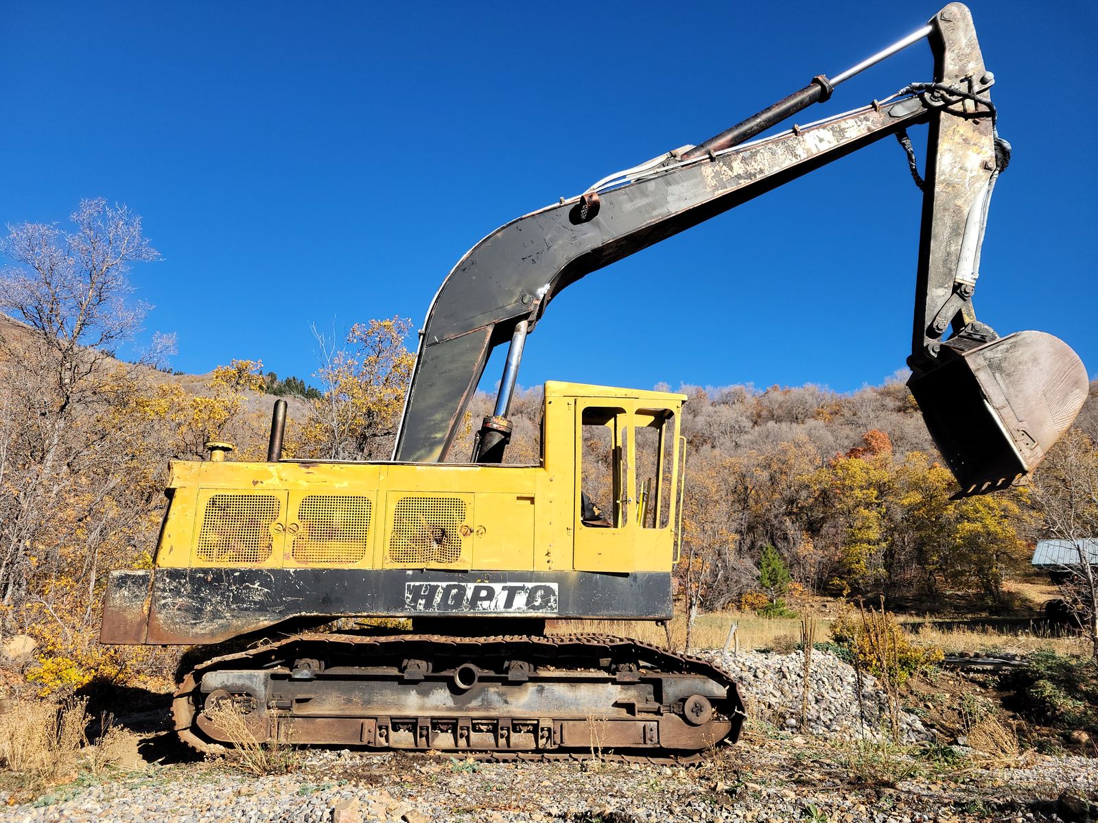 Very reliable, hard working large excavator with incredible reach, huge bucket, ready to go to work