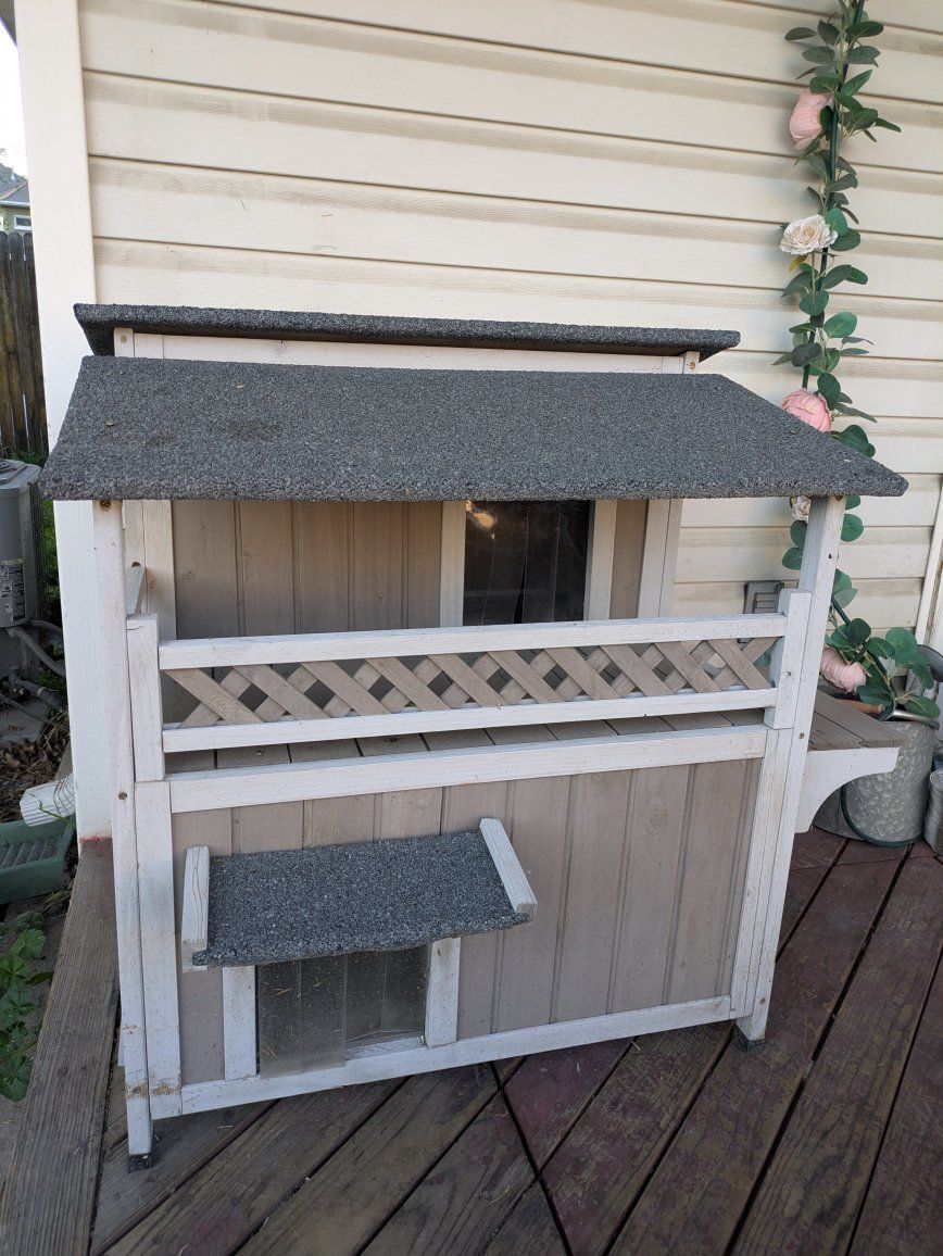 Outdoor Cat Shelter
