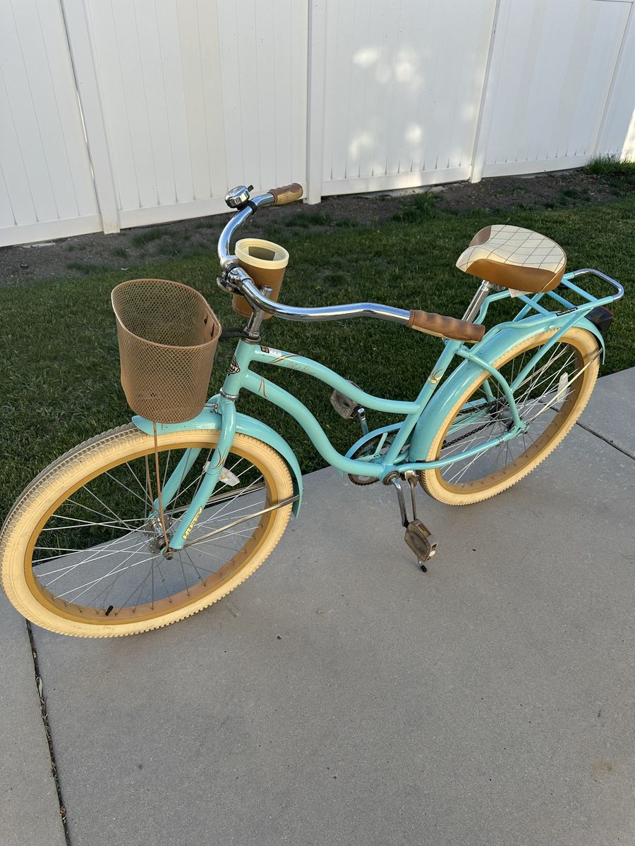 Women's beach cruiser