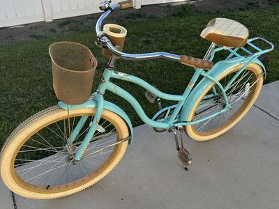 Women's beach cruiser