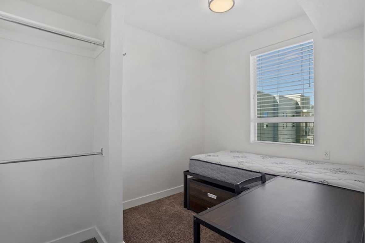 Room for Rent in Shared Apartment - Private Bath, Pool, Gym, Near College/Tech School, Pet Friendly