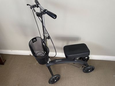 Knee scooter