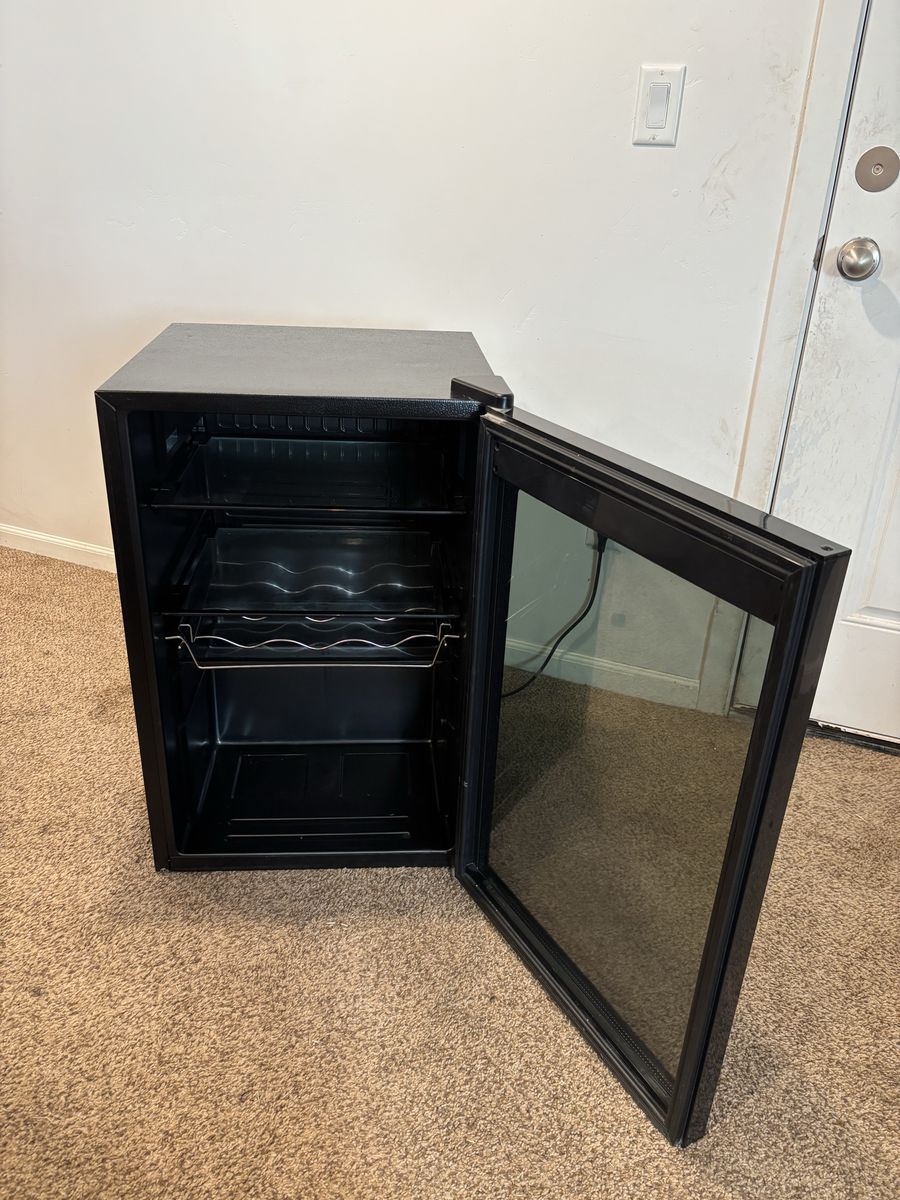 Antarctic Star Winecooler/MiniFridge (JC-128VEX-F) Black