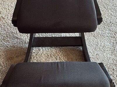 Ergonomic Keeling Chair