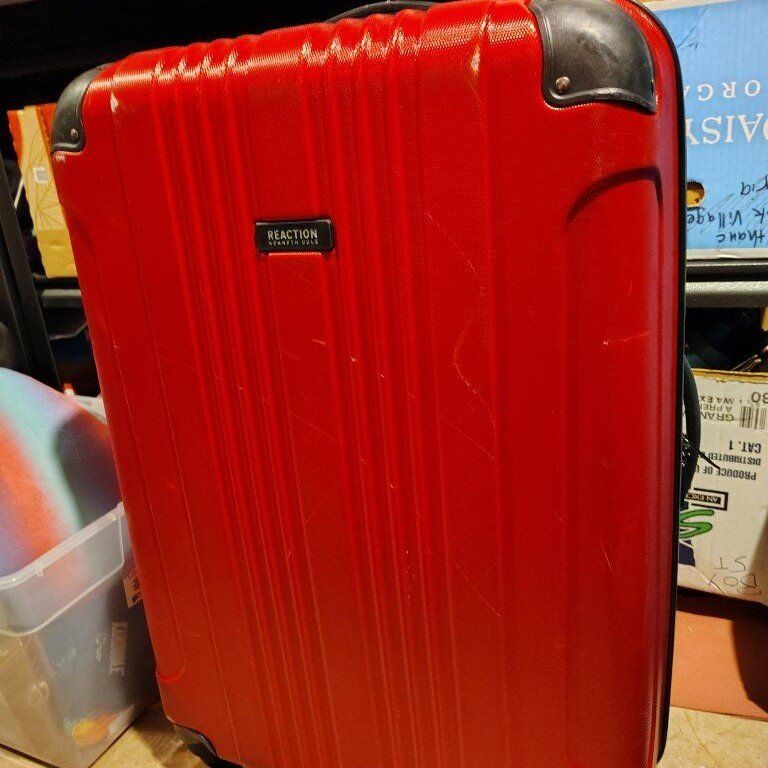 Kenneth Cole Hard side red luggage roller bag