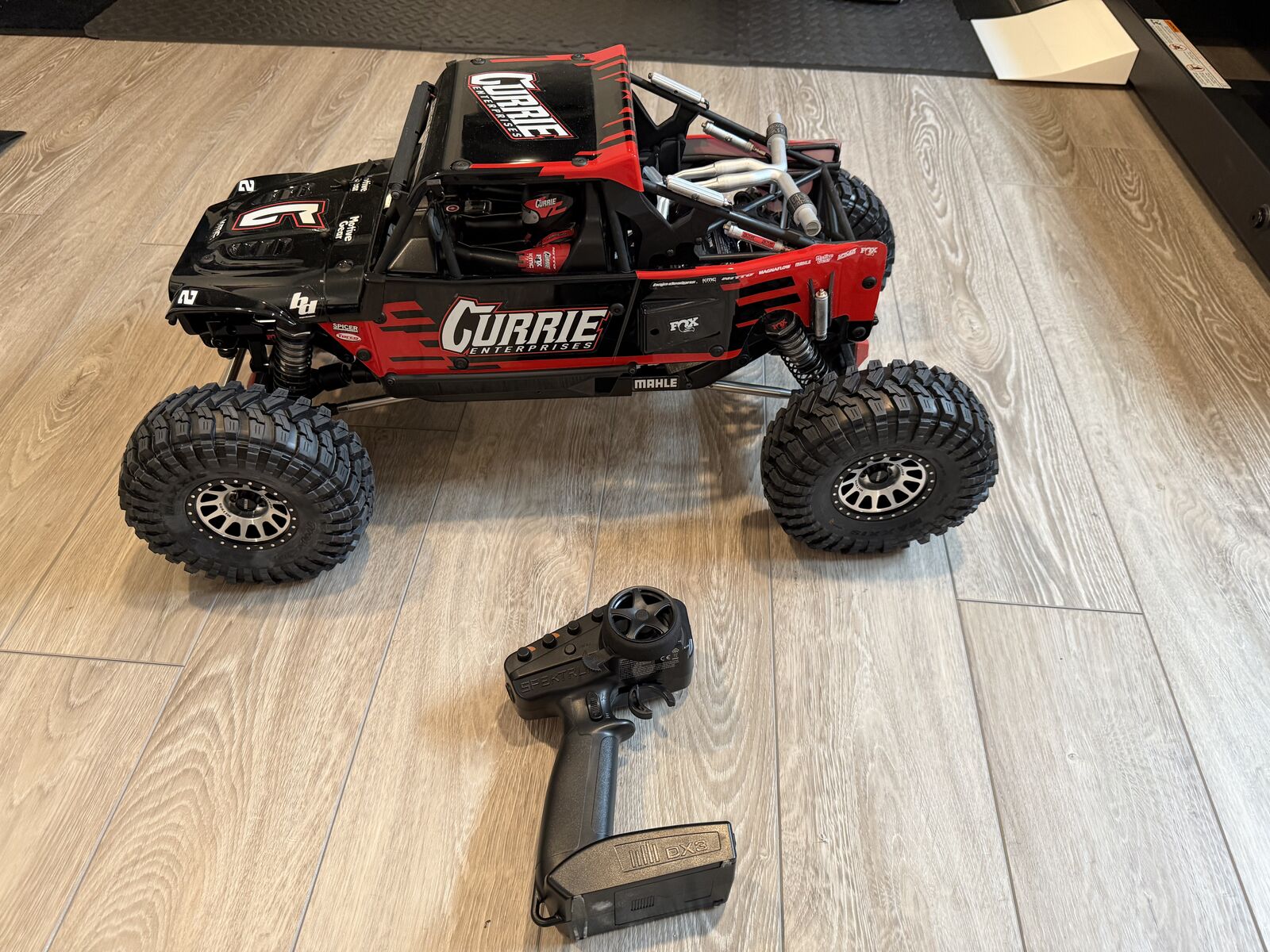 Axial SCX-6 With Losi Hammer Ray Body