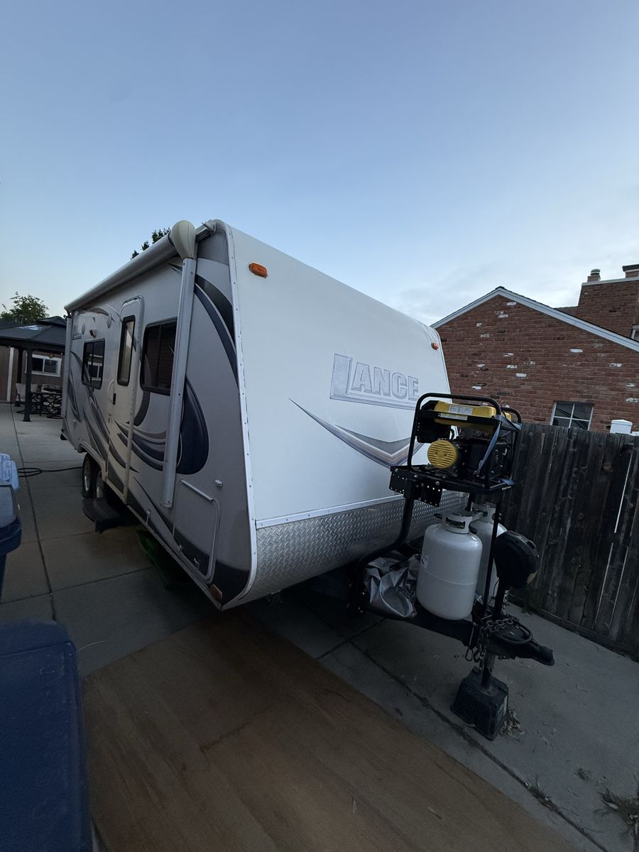 2010 lance travel trailer 1881