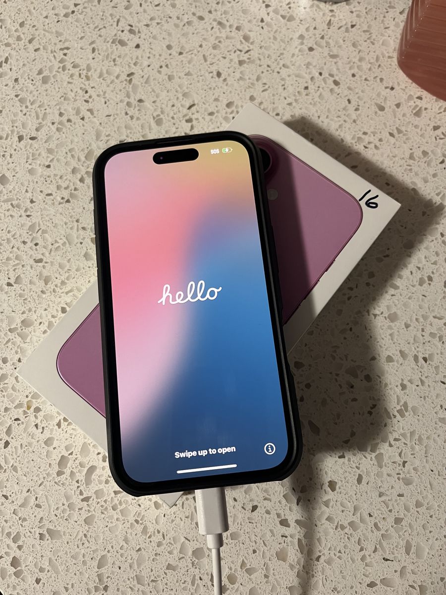 Unlocked hot pinkiPhone 16