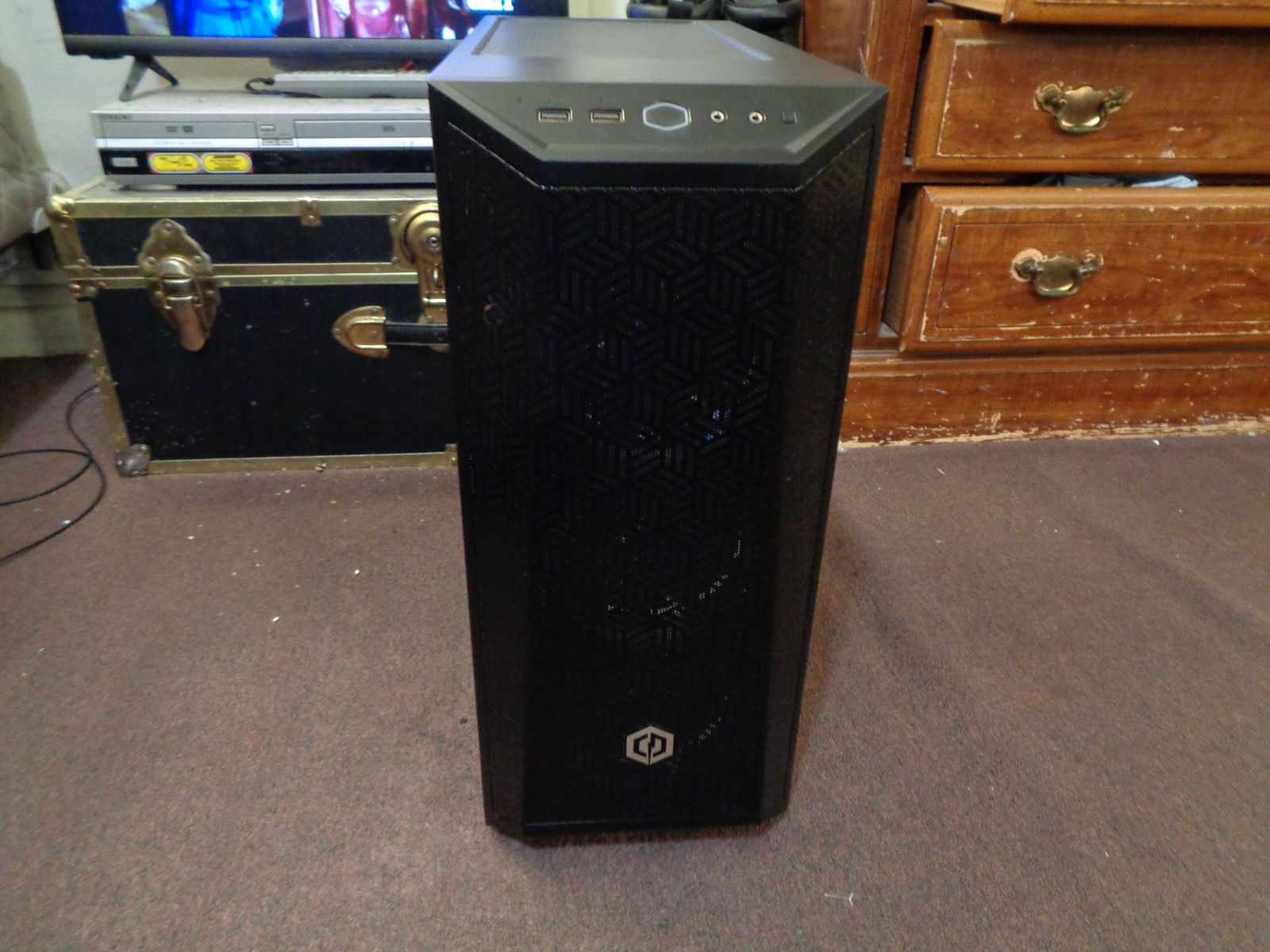 CyberPower C Series Mid Tower Gaming PC Case (Empty), Glass Side Panel. In Awesome Condition.