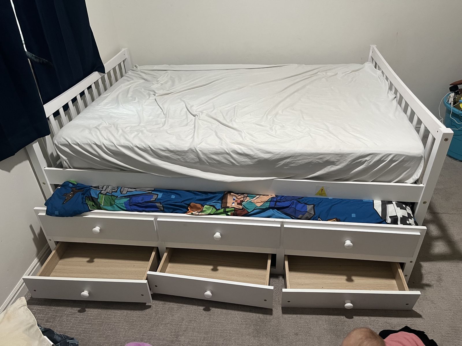 Trundle bed