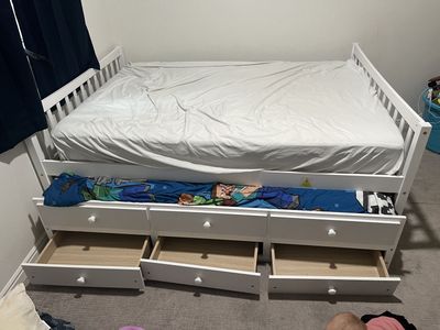 Trundle bed