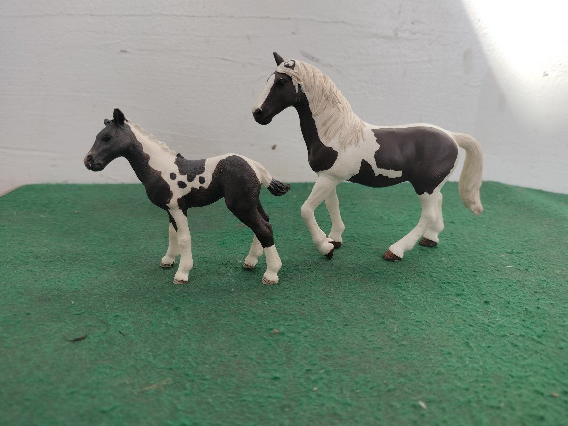 Schleich Pinto Mare & Foal pair.