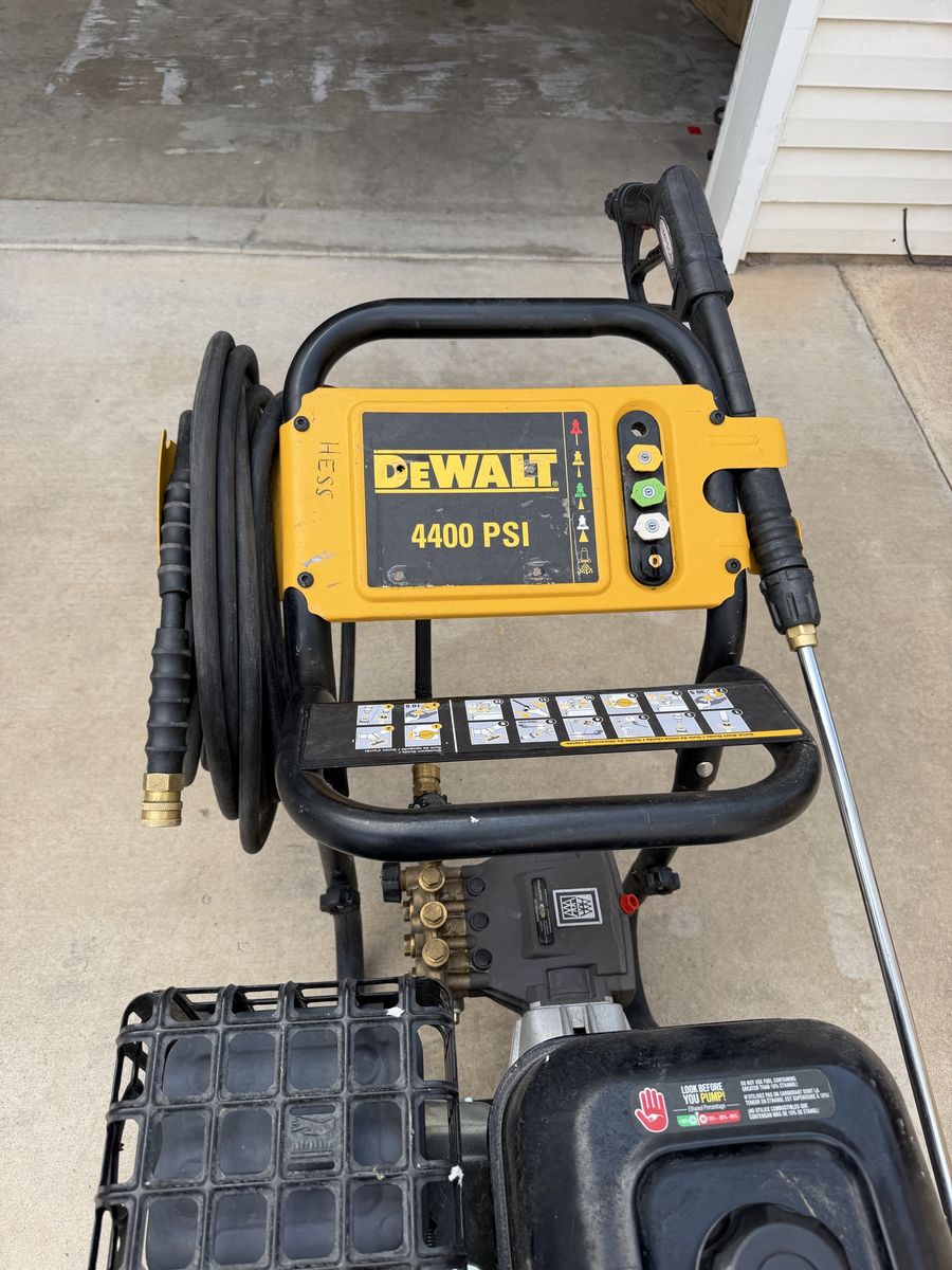 DEWALT 4400 PSI / 4.0 GPM Commercial Pressure Washer