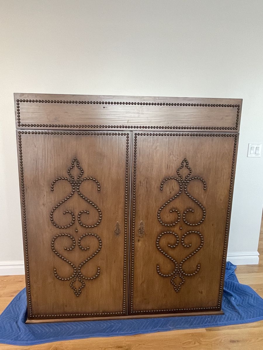 Beautiful Solid Wood Furniture piece (Armoire Top / Hutch / Home Decor / Cabinet)