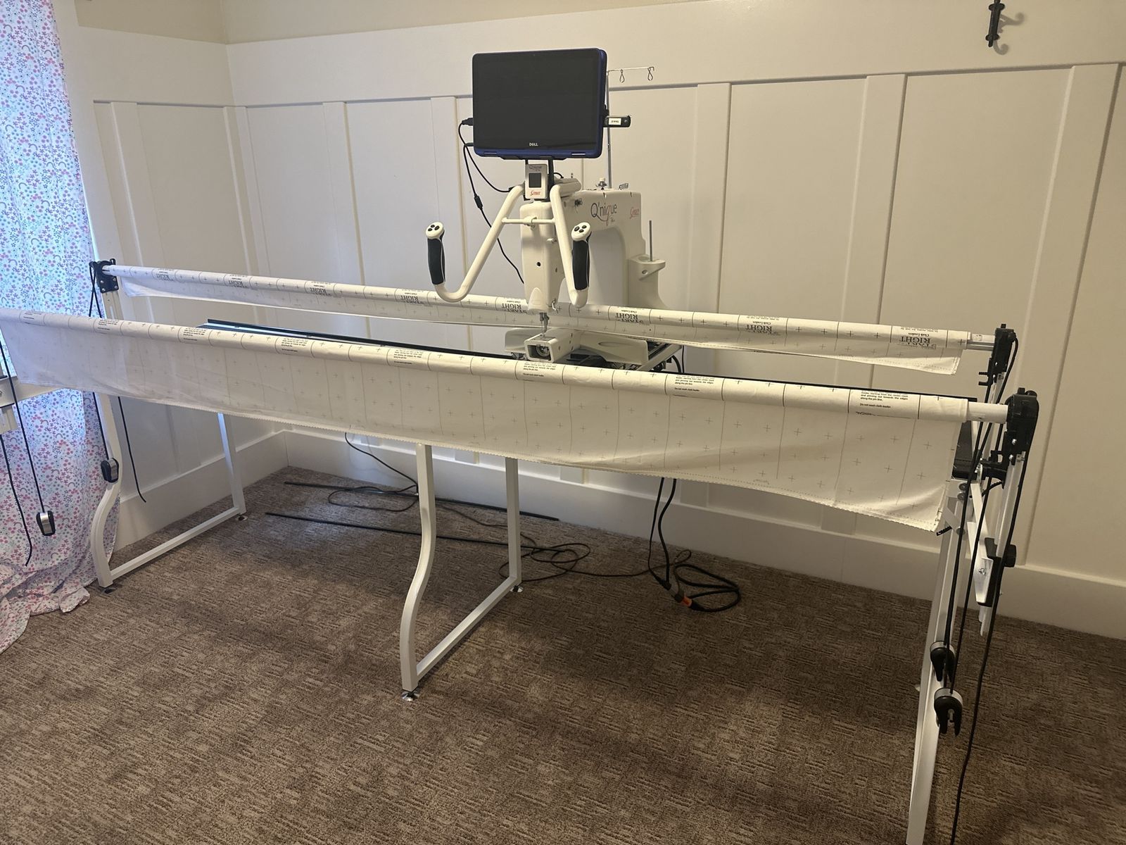 Qnique 14+ long arm quilting machine