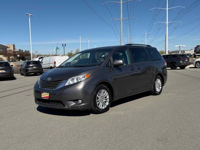 2013 Toyota Sienna XLE 8-Passenger