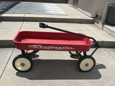 Vintage Radio Flyer wagon. 34”x 15”, good vintage condition