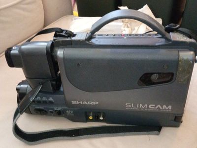 Sharp Slim Cam Artificial Intelligence System 12x Zoom Vintage Camcorder