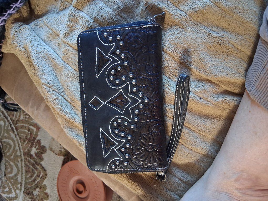 Trinity Ranch black leather wristlet wallet