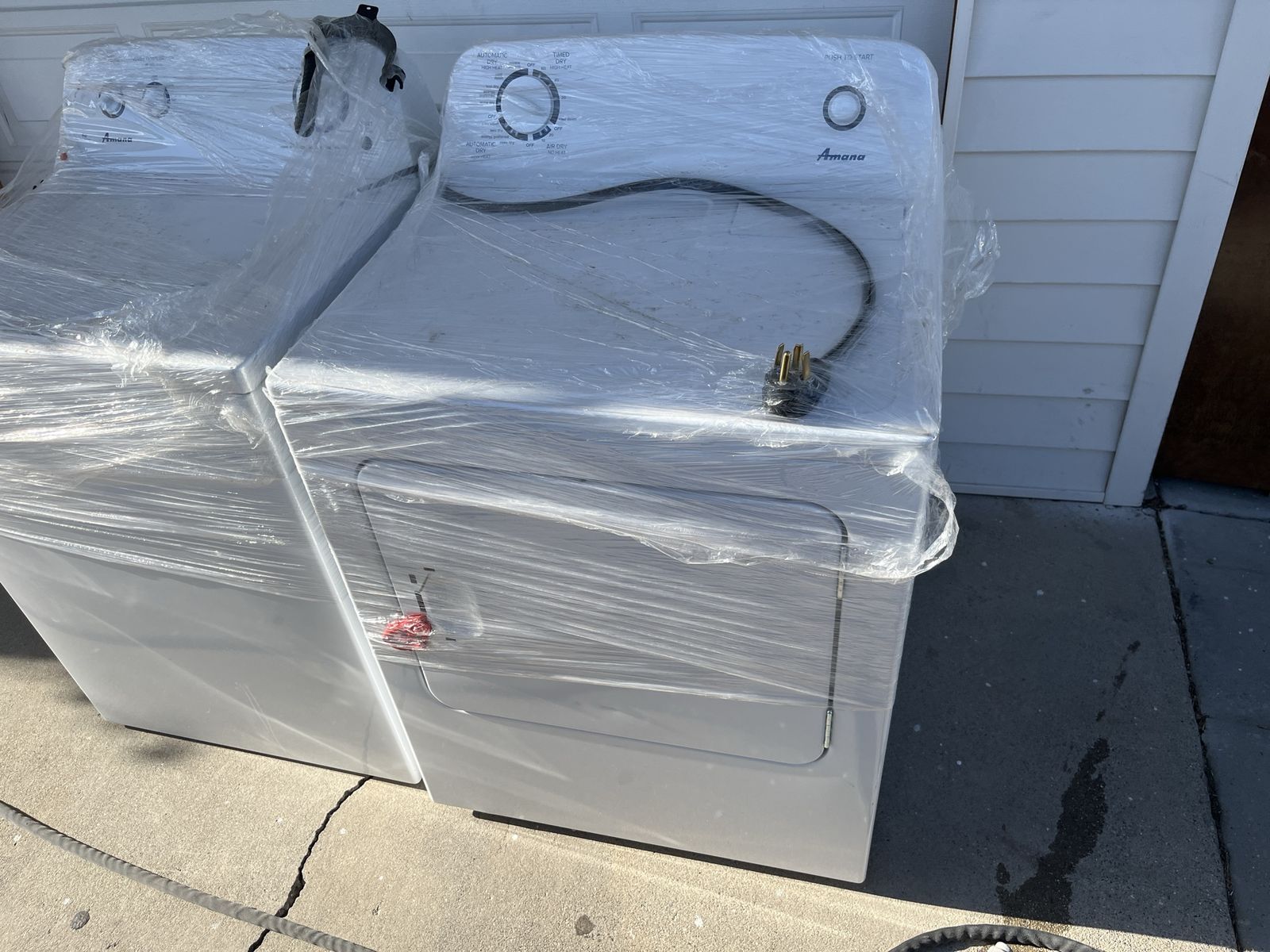 Amana White Washer and Electric Dryer Set