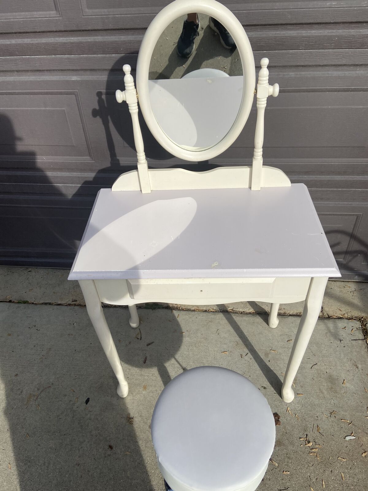 Vanity-Makeup-Beauty with mirror.