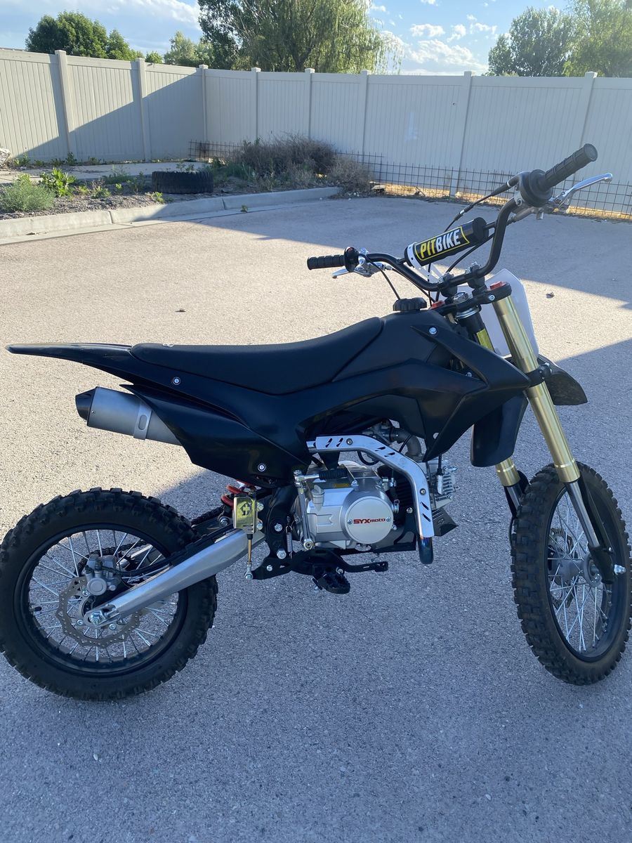 125cc 4-stroke SYX beginner dirt bike with kick start.