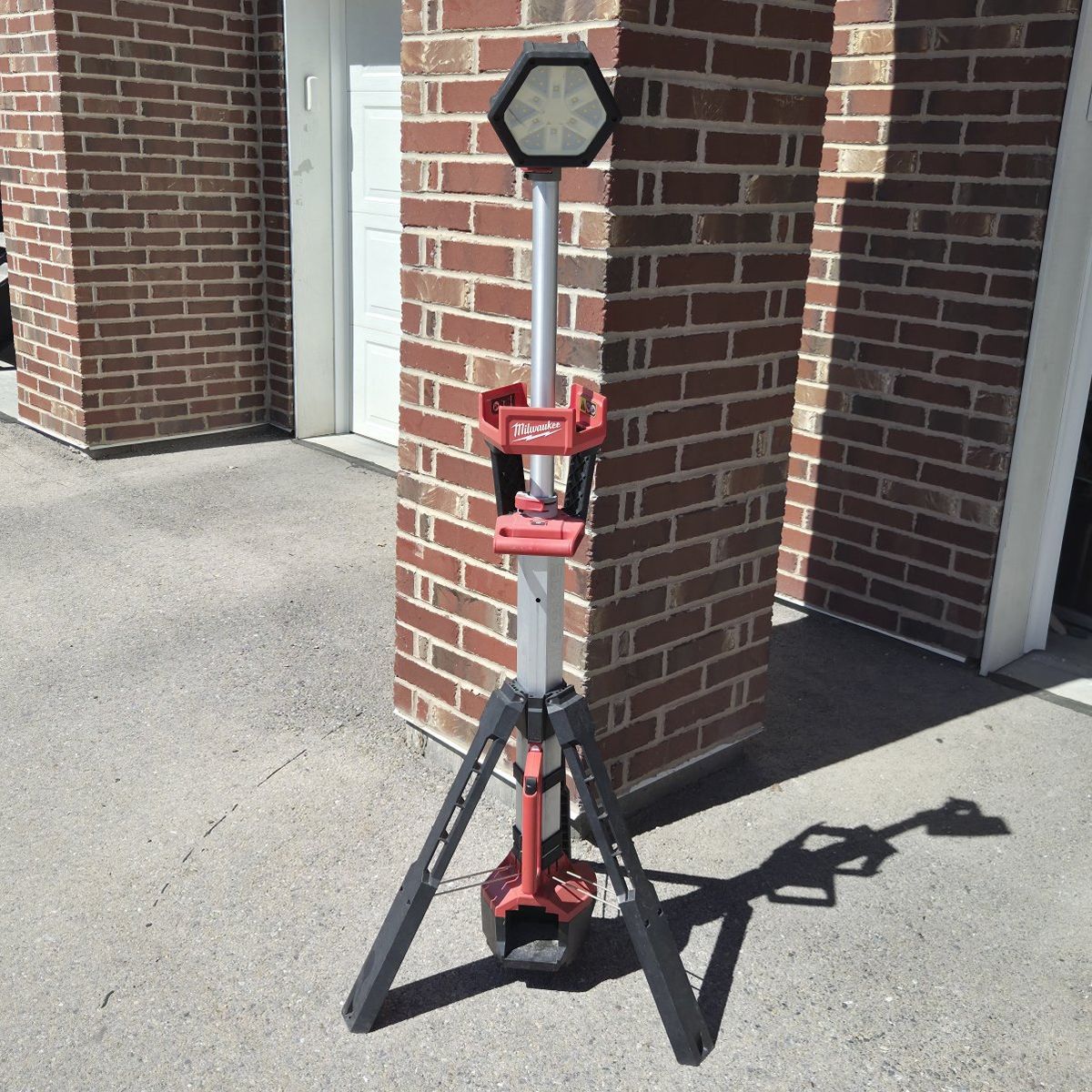 Milwaukee M18 Rocket Tower Light 2131-20