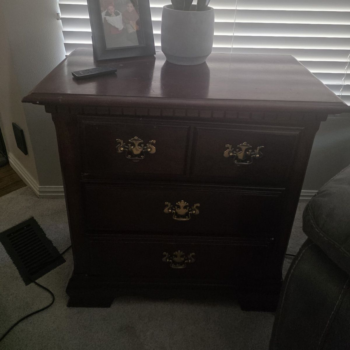 Night stand