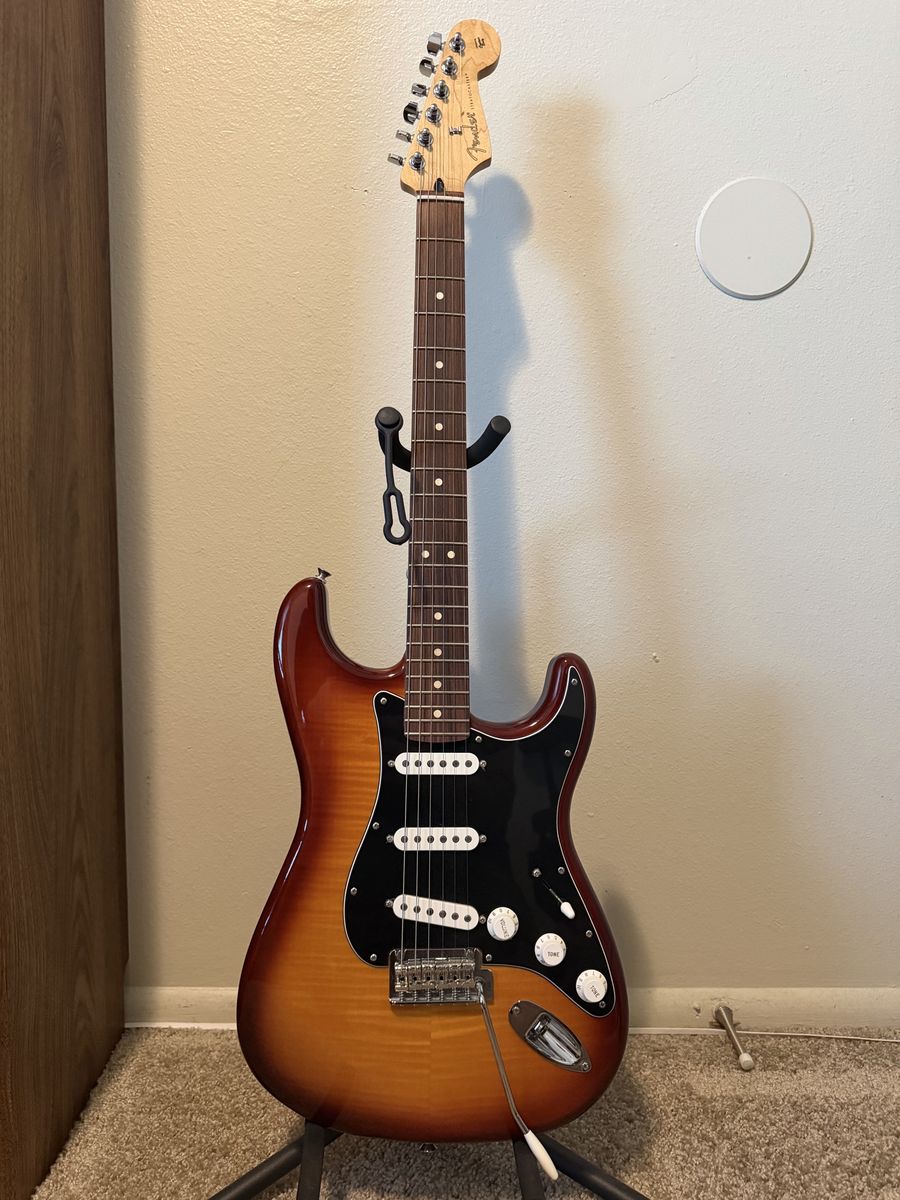 Fender Player Plus Stratocaster Tobacco Burst