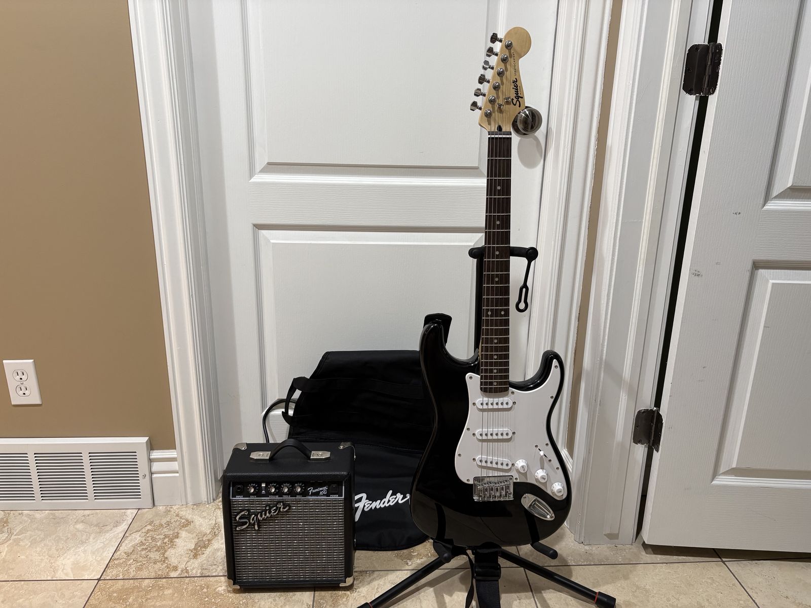 Fender Squire Stratocaster package