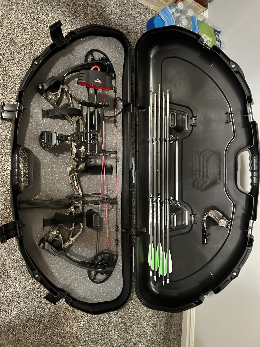 Blackout Pursuit Compound Bow with accessories
